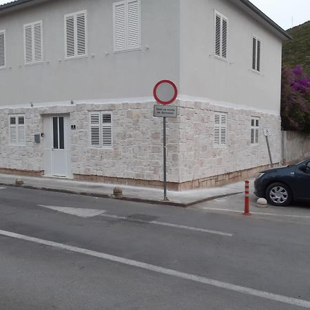 Studio Apartments Ana & Mia Віс Екстер'єр фото