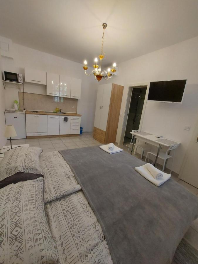 Studio Apartments Ana & Mia Віс Екстер'єр фото