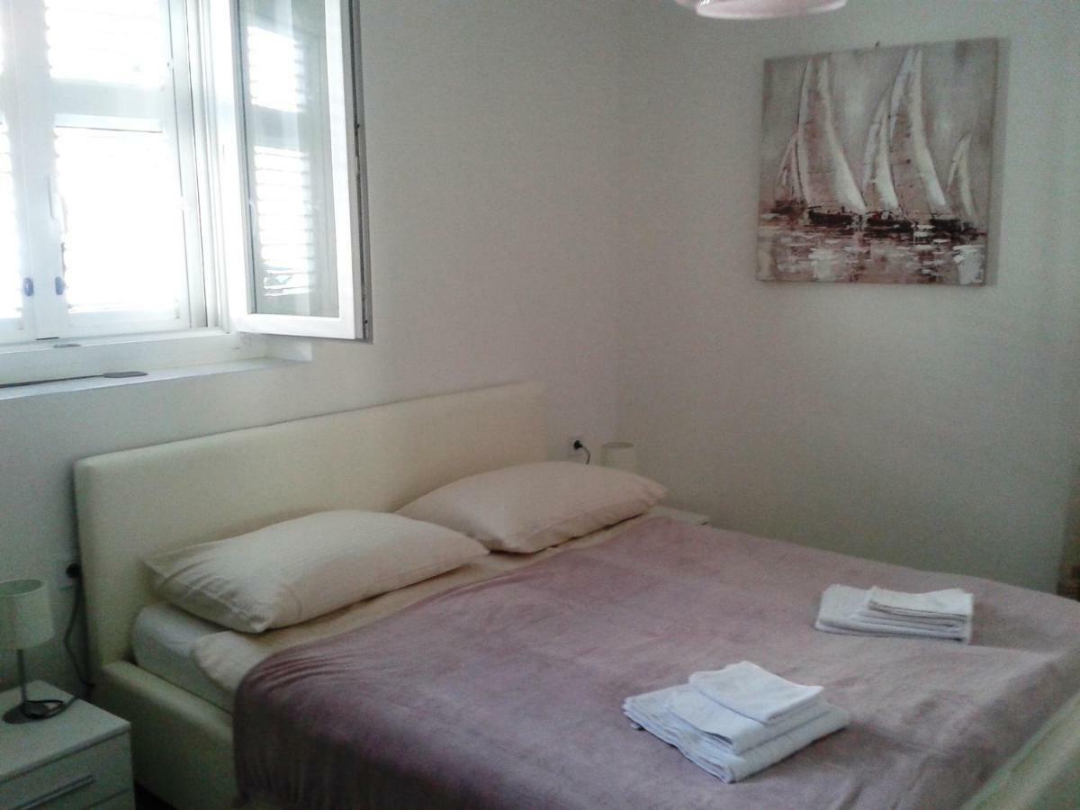Studio Apartments Ana & Mia Віс Екстер'єр фото