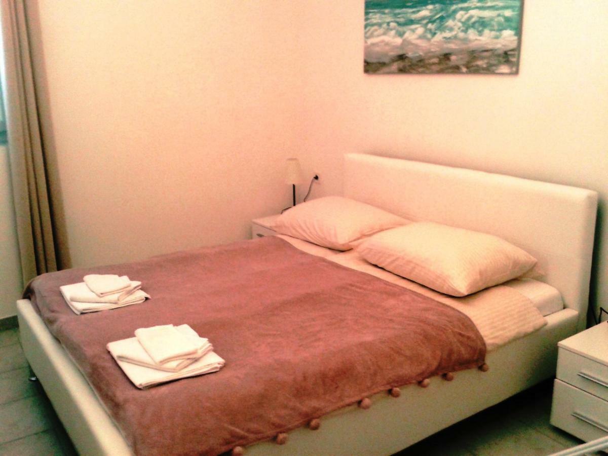 Studio Apartments Ana & Mia Віс Екстер'єр фото