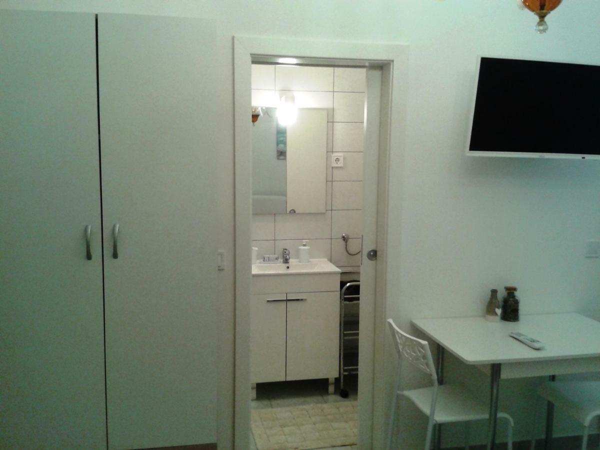 Studio Apartments Ana & Mia Віс Екстер'єр фото