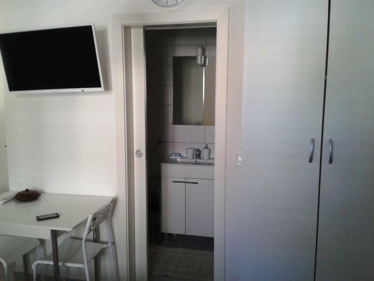 Studio Apartments Ana & Mia Віс Екстер'єр фото